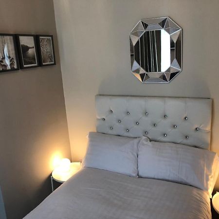 3 Double Bed Brittania Styled Central Home Near Lfc Sleeps 6 With Free Business Super Fast Fibre Broadband Liverpool Exteriör bild