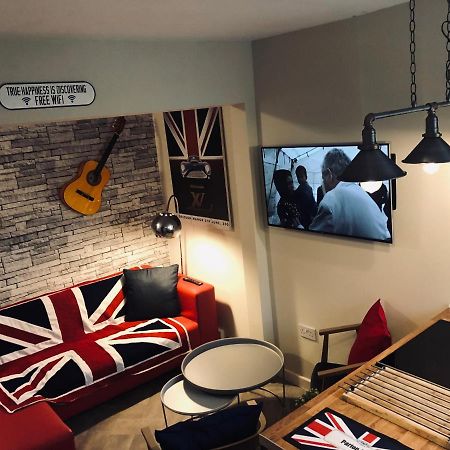 3 Double Bed Brittania Styled Central Home Near Lfc Sleeps 6 With Free Business Super Fast Fibre Broadband Liverpool Exteriör bild